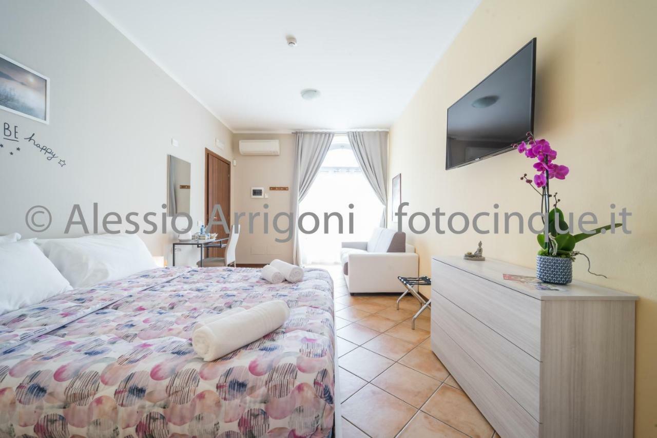 BlueLake Inn Olginate Bagian luar foto