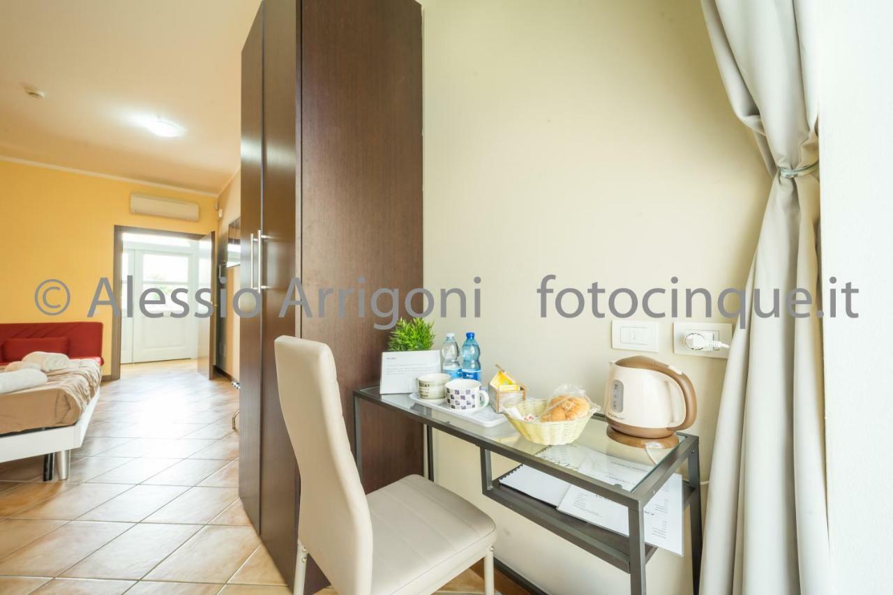 BlueLake Inn Olginate Bagian luar foto
